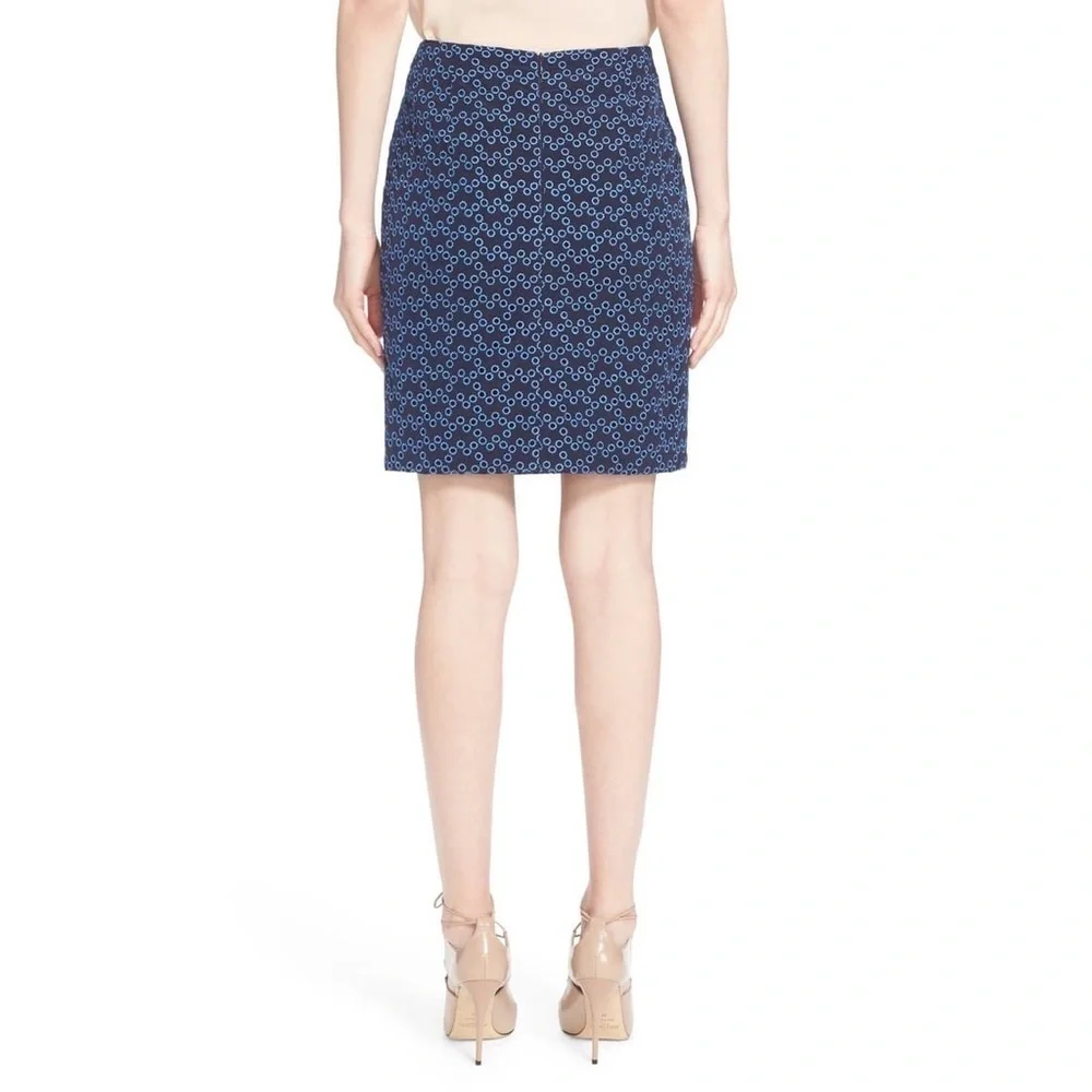AKRIS PUNTO Eyelet Embroidered Blue Polyester Knee Length Pencil Skirt EUC Sz 8